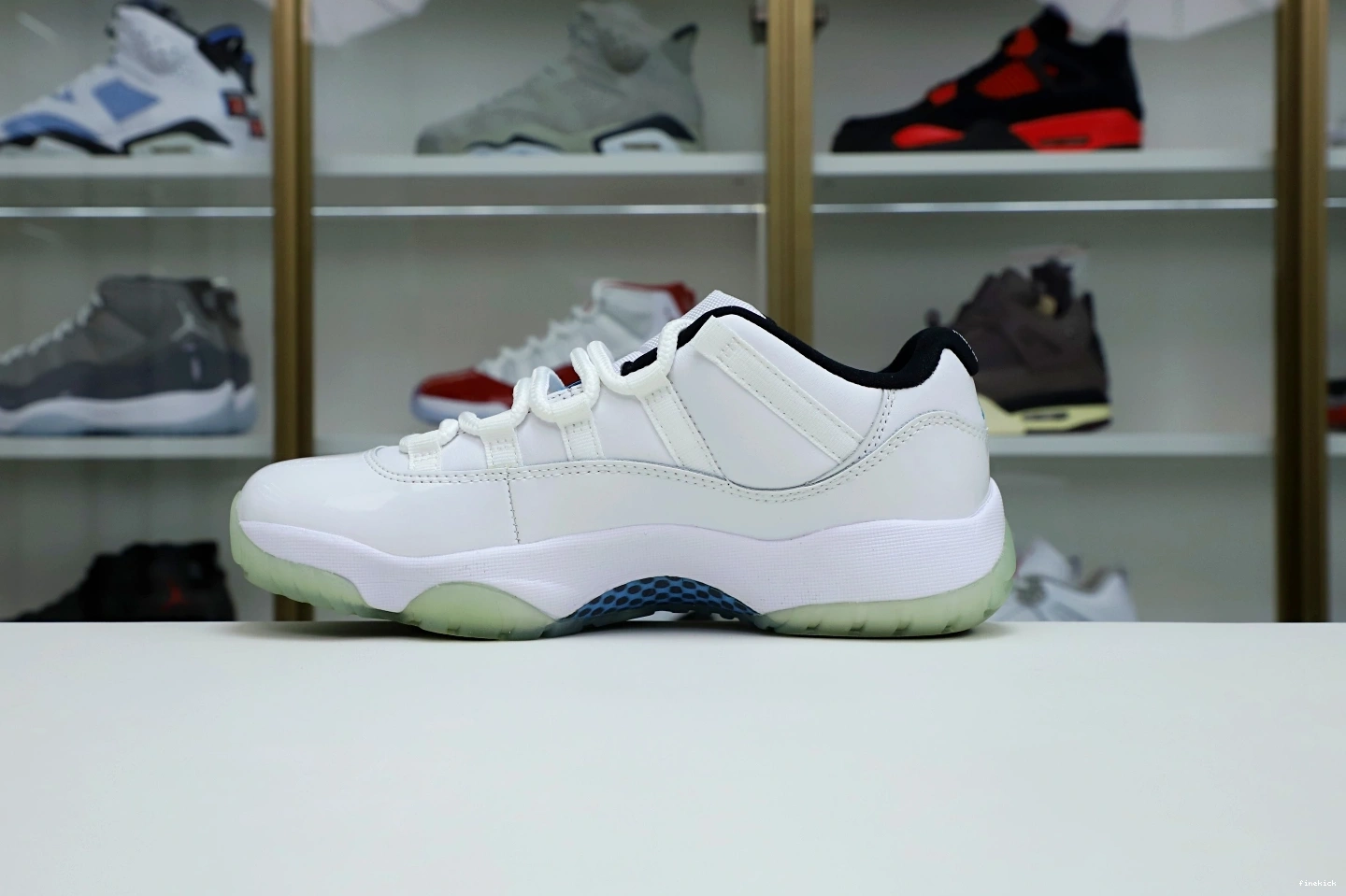 LOW JORDAN LEGEND AIR 11 BLUE RETRO 1014
